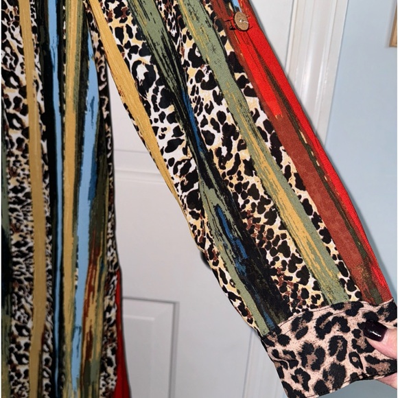 John Mark leopard mixed print S tunic with long roll tab sleeves and side slits - Picture 4 of 6